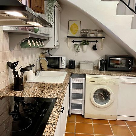 Masía de San Juan, casa rural renovada y con terraza privada en castillo con piscina Segorbe  Exterior foto