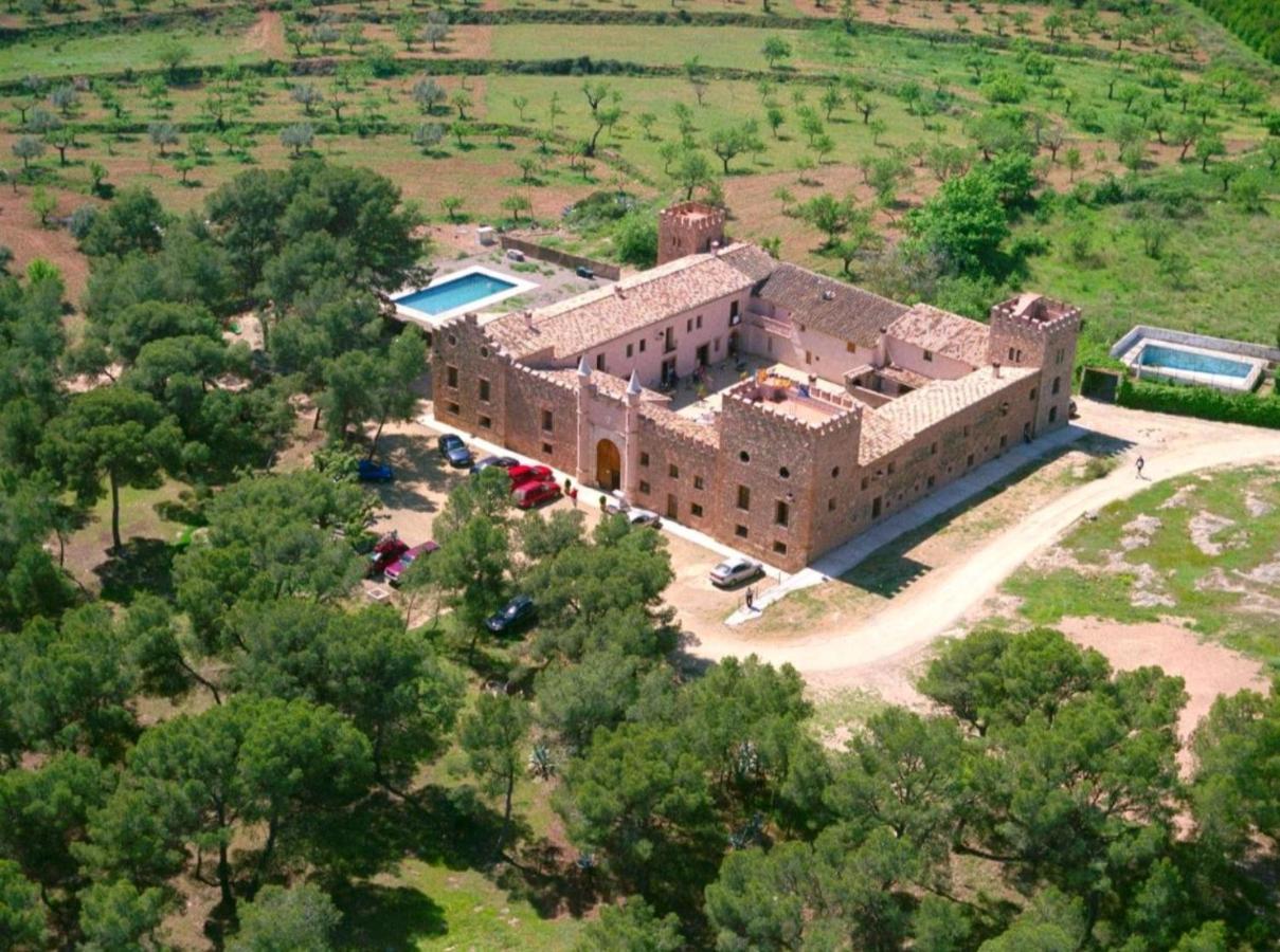 Masía de San Juan, casa rural renovada y con terraza privada en castillo con piscina Segorbe  Exterior foto
