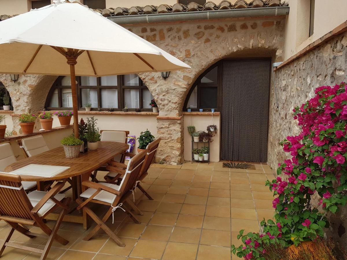 Masía de San Juan, casa rural renovada y con terraza privada en castillo con piscina Segorbe  Exterior foto