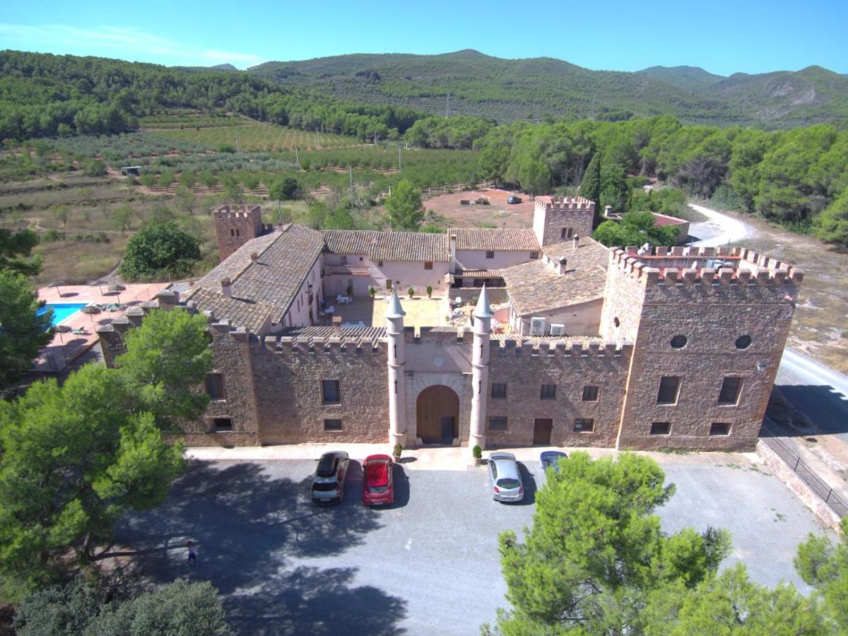Masía de San Juan, casa rural renovada y con terraza privada en castillo con piscina Segorbe  Exterior foto