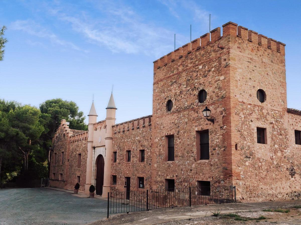Masía de San Juan, casa rural renovada y con terraza privada en castillo con piscina Segorbe  Exterior foto