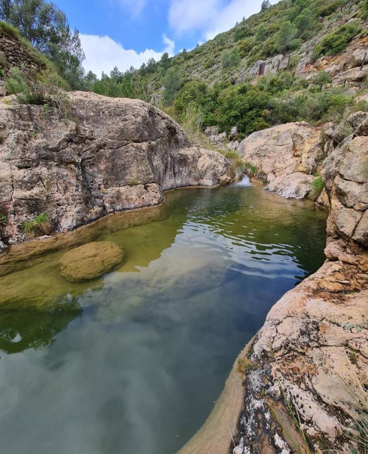 Masía de San Juan, casa rural renovada y con terraza privada en castillo con piscina Segorbe  Exterior foto