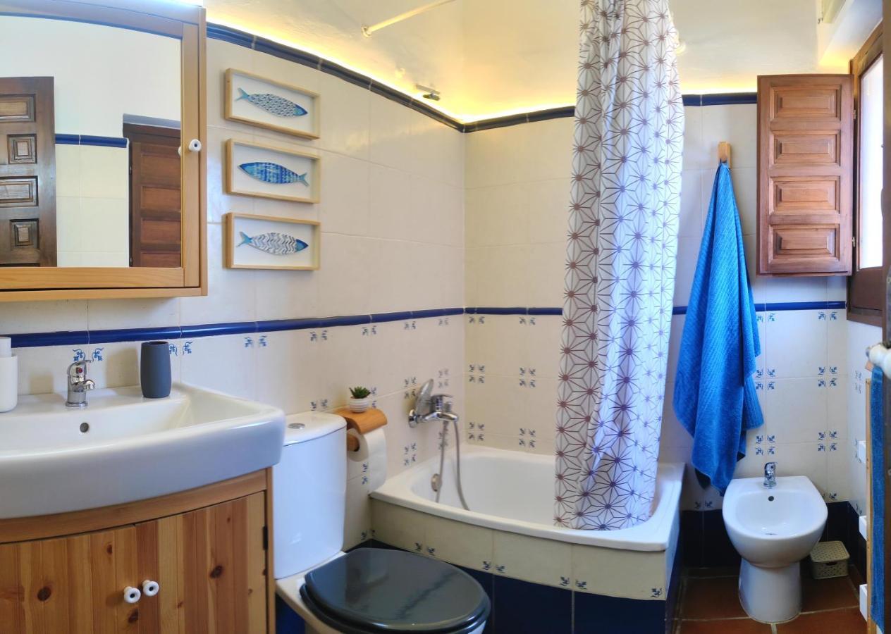 Masía de San Juan, casa rural renovada y con terraza privada en castillo con piscina Segorbe  Exterior foto