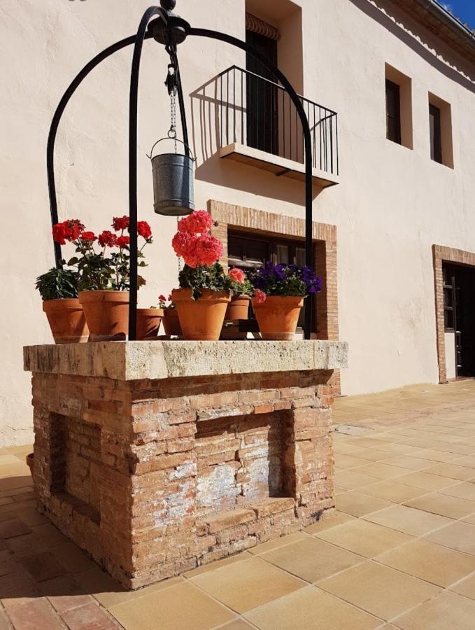 Masía de San Juan, casa rural renovada y con terraza privada en castillo con piscina Segorbe  Exterior foto