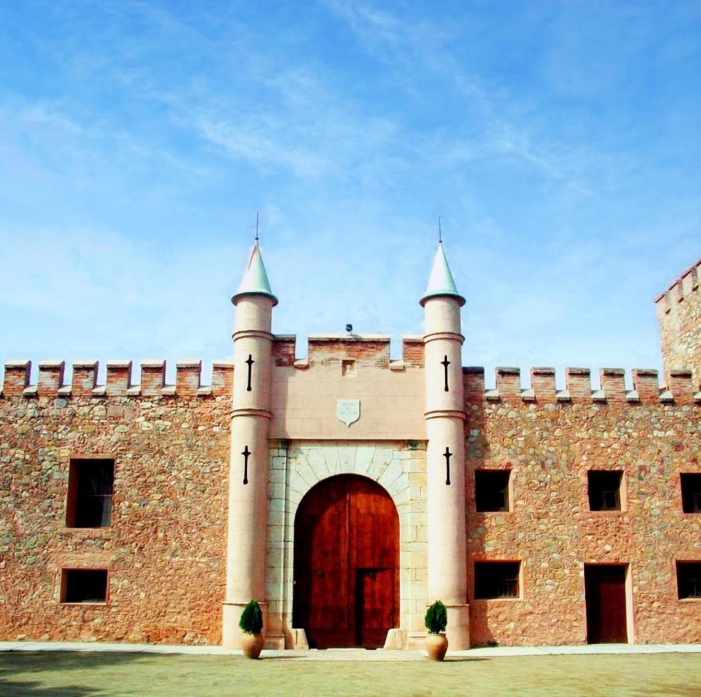 Masía de San Juan, casa rural renovada y con terraza privada en castillo con piscina Segorbe  Exterior foto