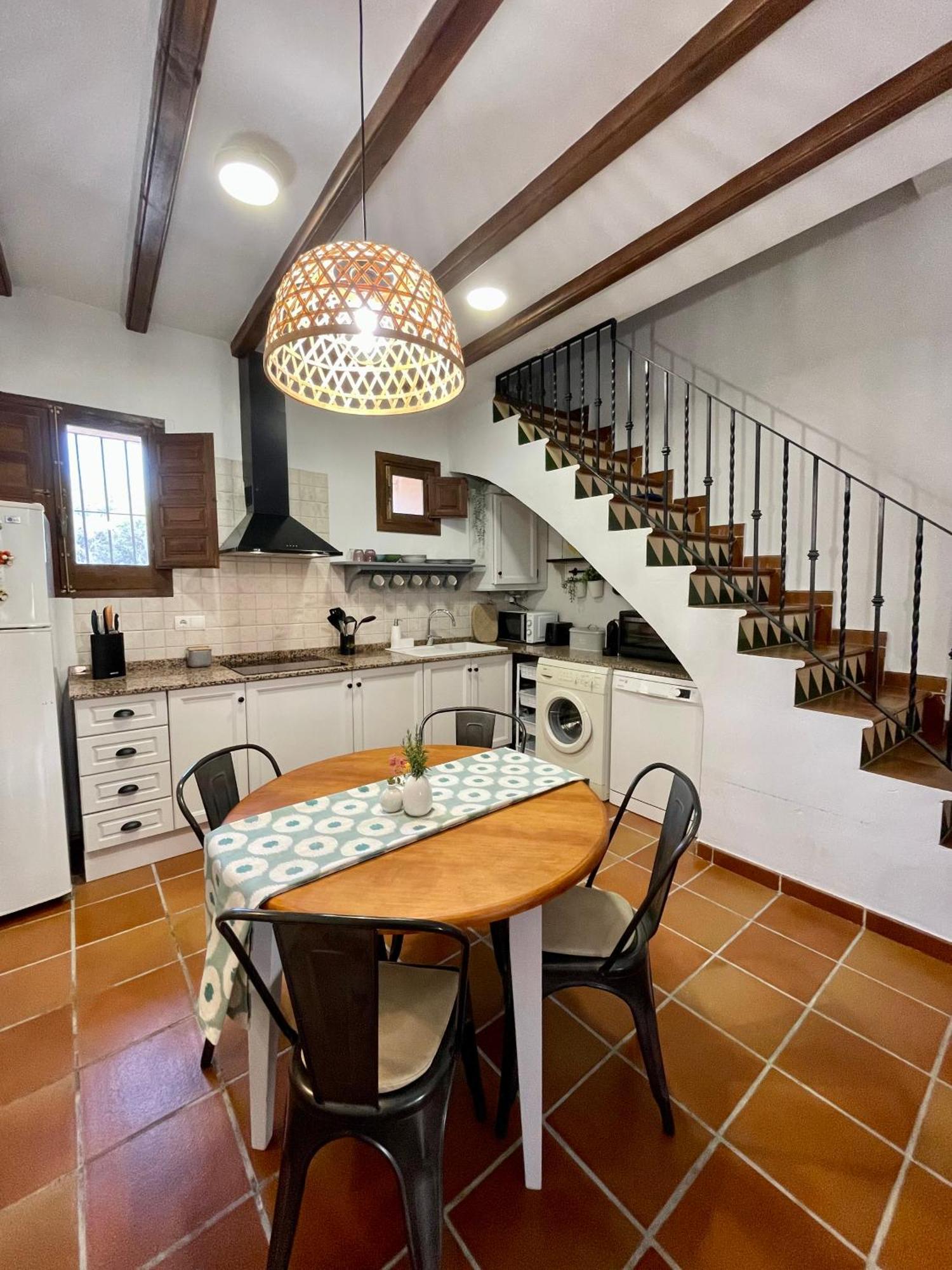 Masía de San Juan, casa rural renovada y con terraza privada en castillo con piscina Segorbe  Exterior foto
