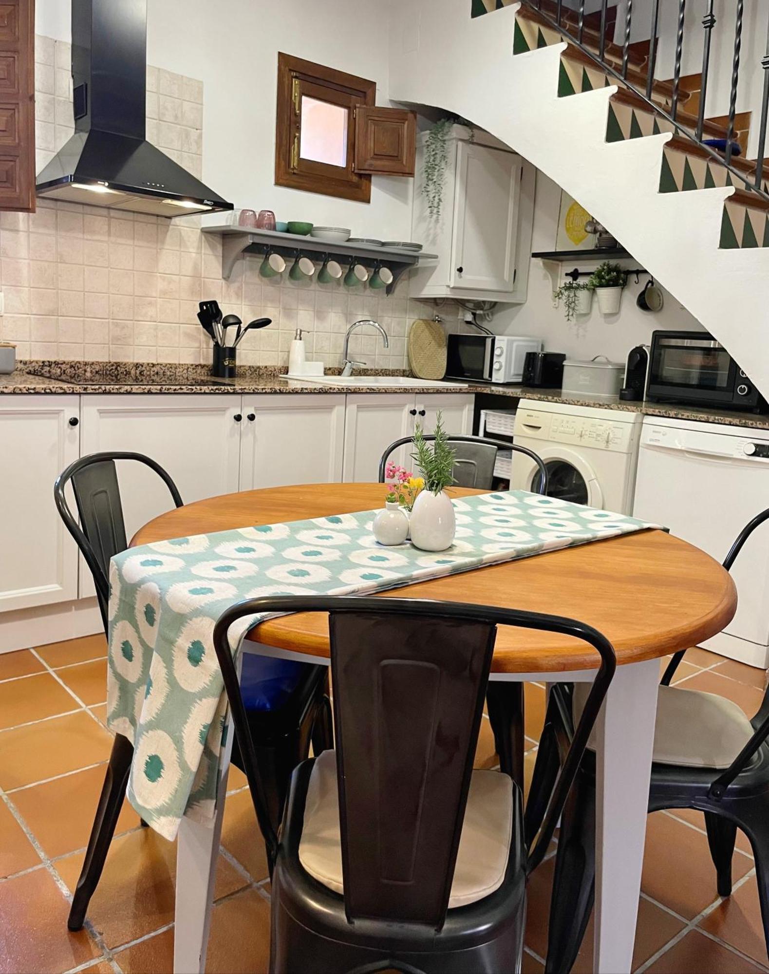 Masía de San Juan, casa rural renovada y con terraza privada en castillo con piscina Segorbe  Exterior foto