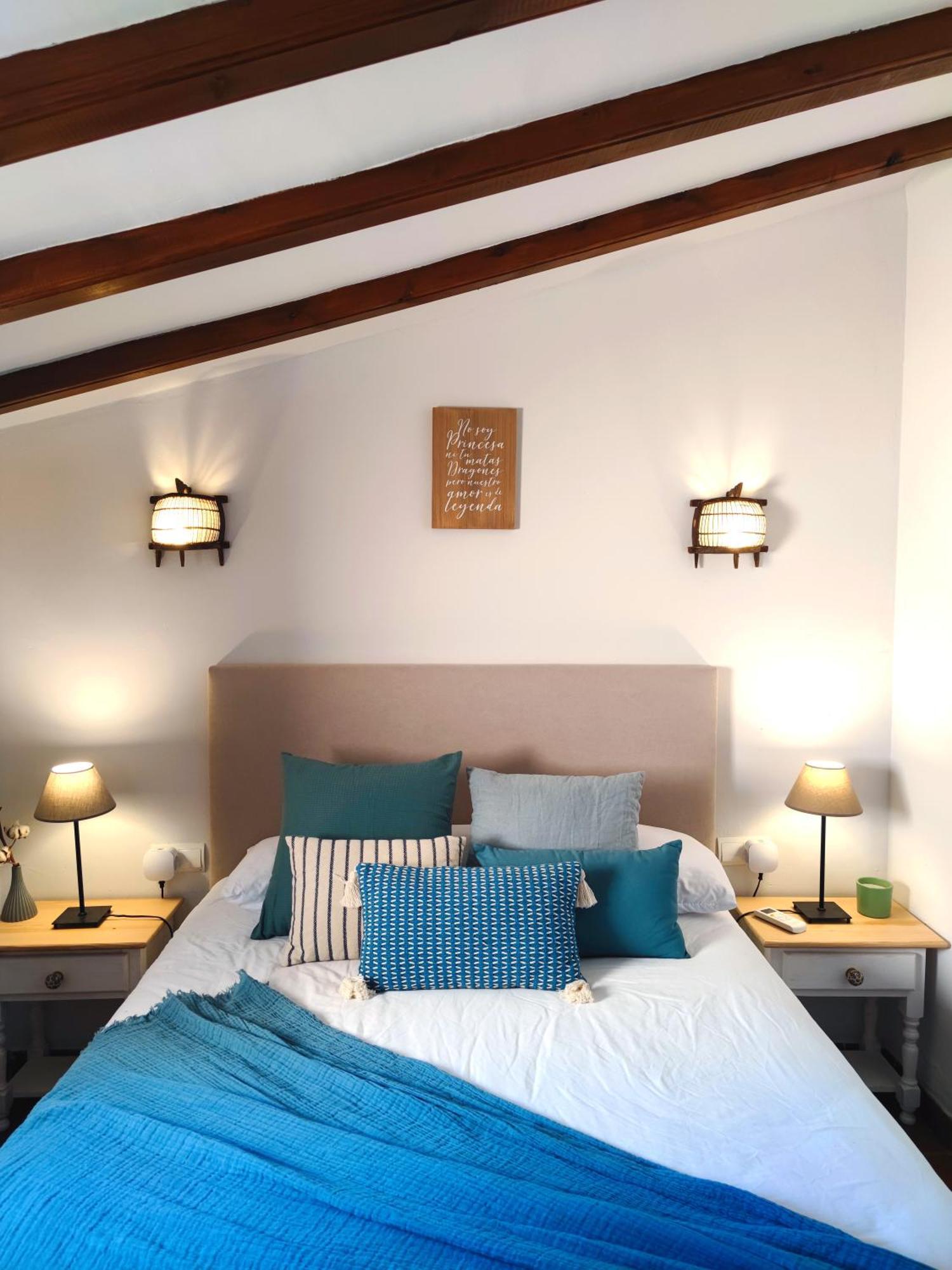 Masía de San Juan, casa rural renovada y con terraza privada en castillo con piscina Segorbe  Exterior foto