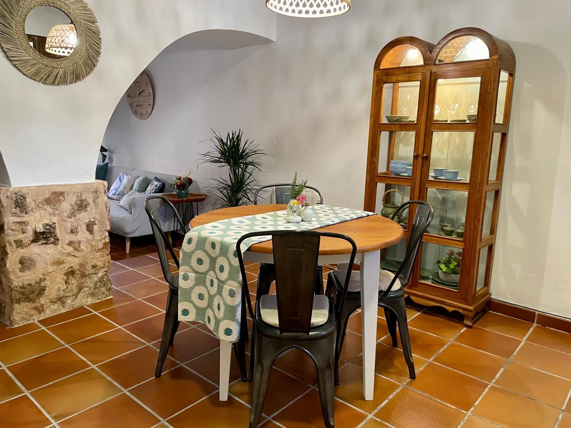 Masía de San Juan, casa rural renovada y con terraza privada en castillo con piscina Segorbe  Exterior foto