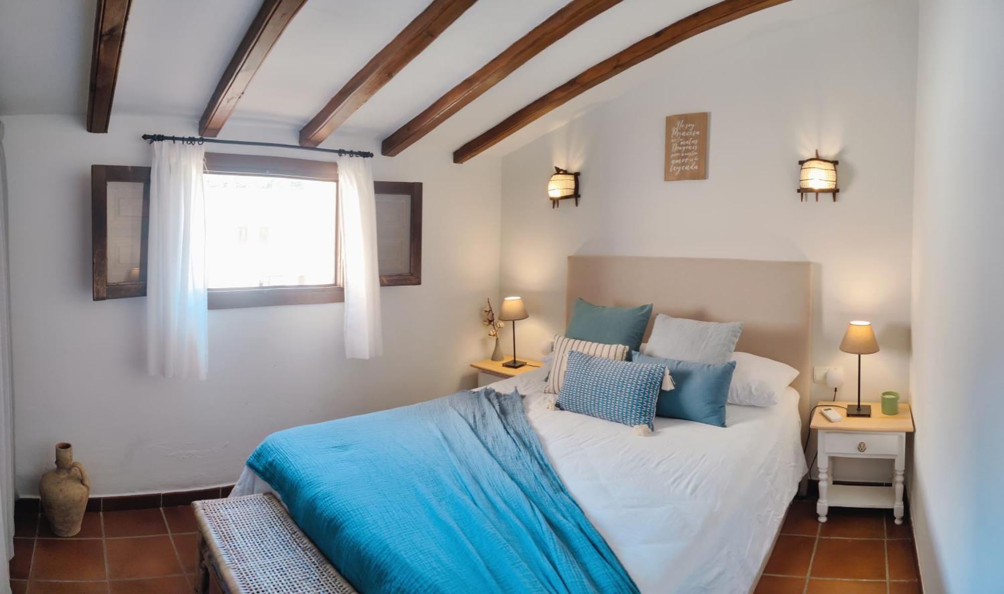 Masía de San Juan, casa rural renovada y con terraza privada en castillo con piscina Segorbe  Exterior foto