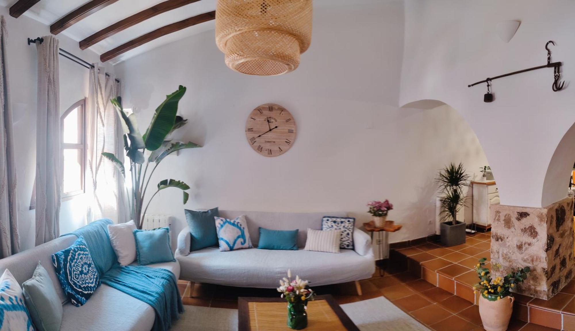 Masía de San Juan, casa rural renovada y con terraza privada en castillo con piscina Segorbe  Exterior foto