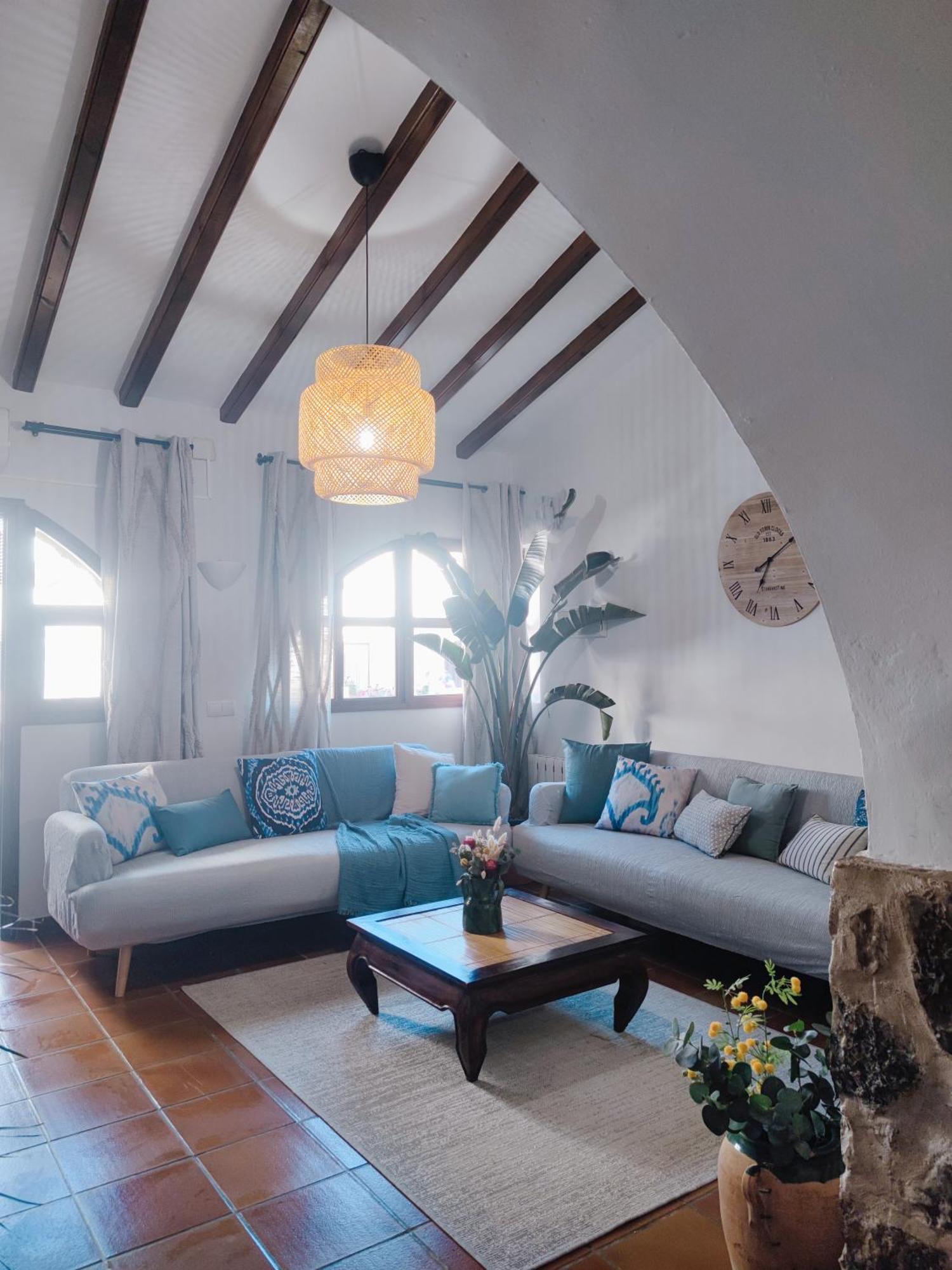 Masía de San Juan, casa rural renovada y con terraza privada en castillo con piscina Segorbe  Exterior foto