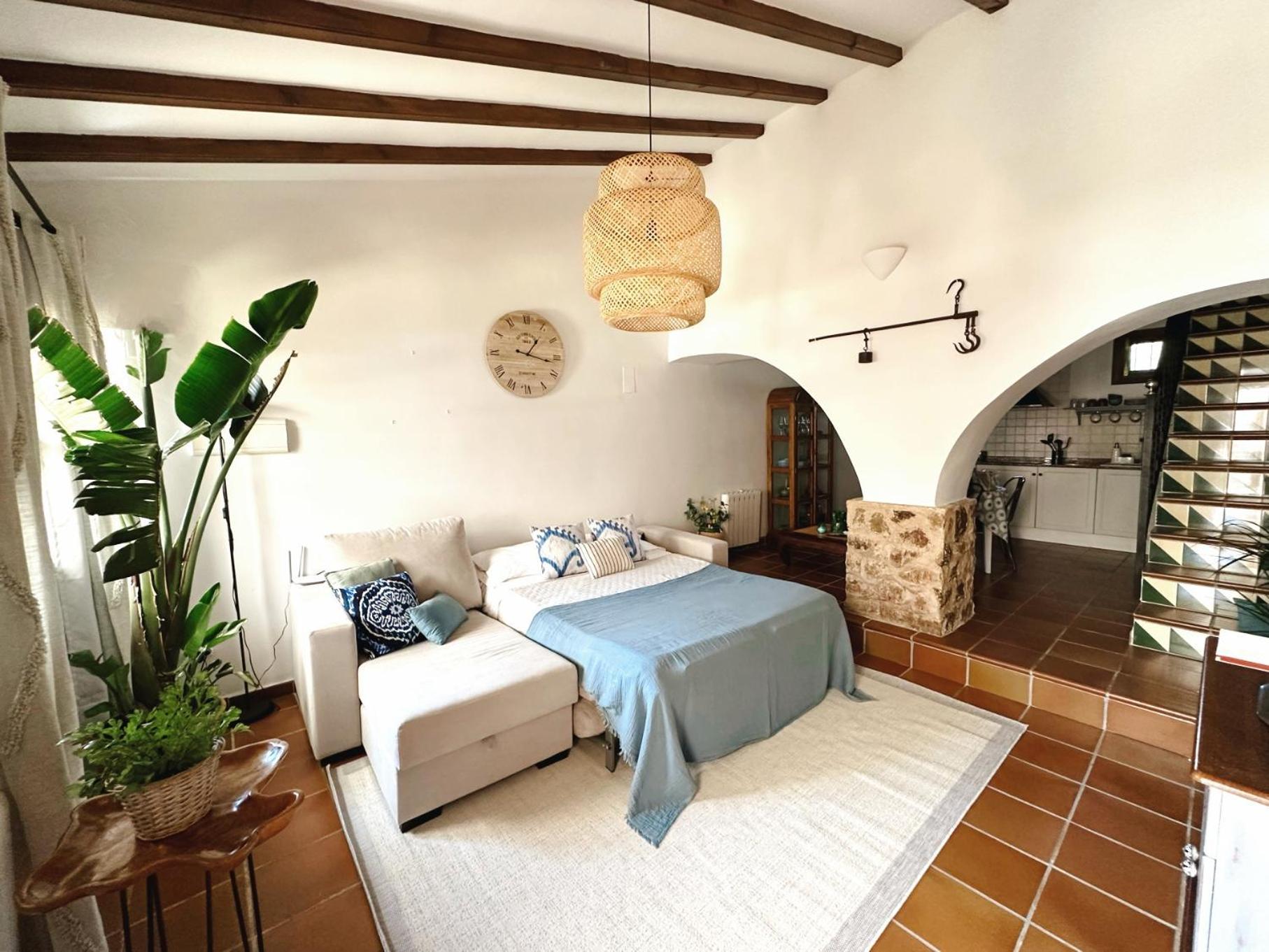 Masía de San Juan, casa rural renovada y con terraza privada en castillo con piscina Segorbe  Exterior foto